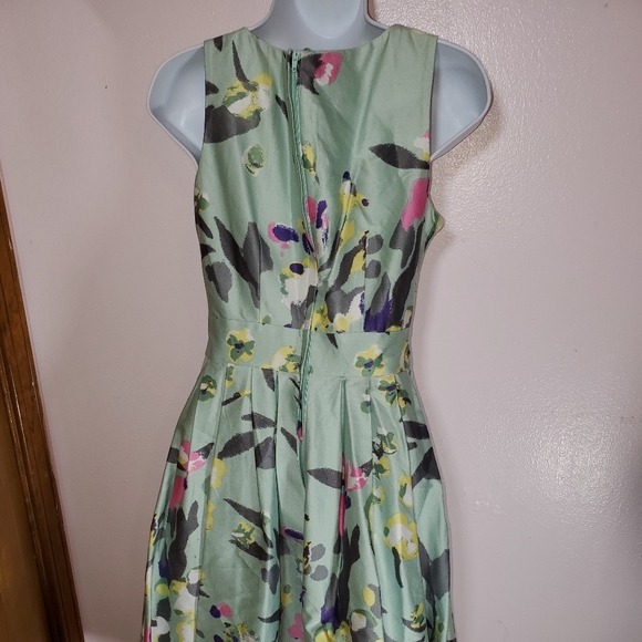 Green Flower Dress 👗 - Picture 4 of 9